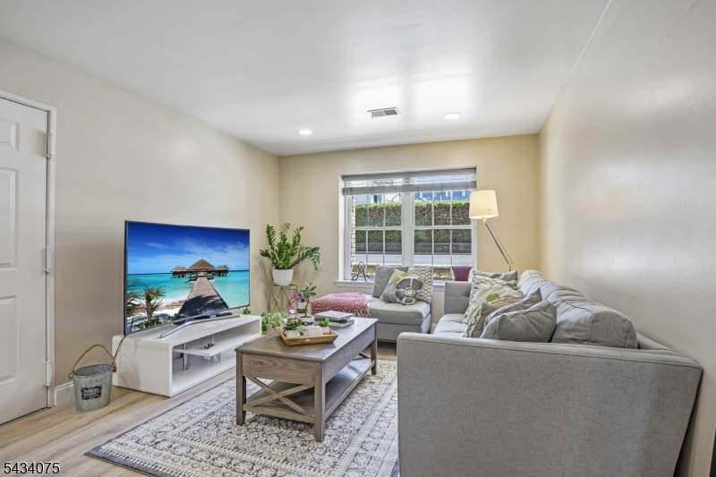 272 Walnut St - Photo 1