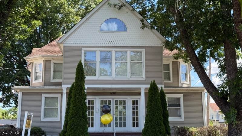 490 Somerset St - Photo 1