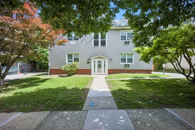 44 Gates Ave - Photo 1