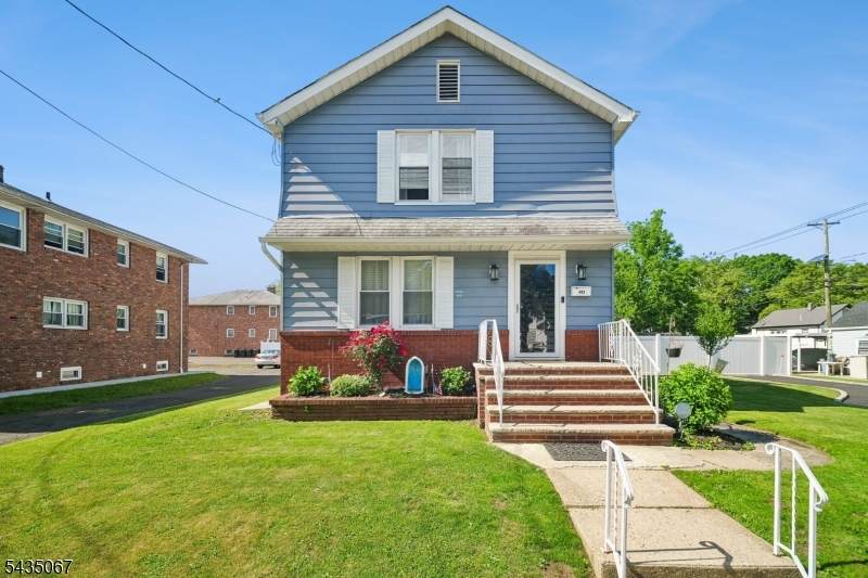 602 Maple Ave - Photo 1