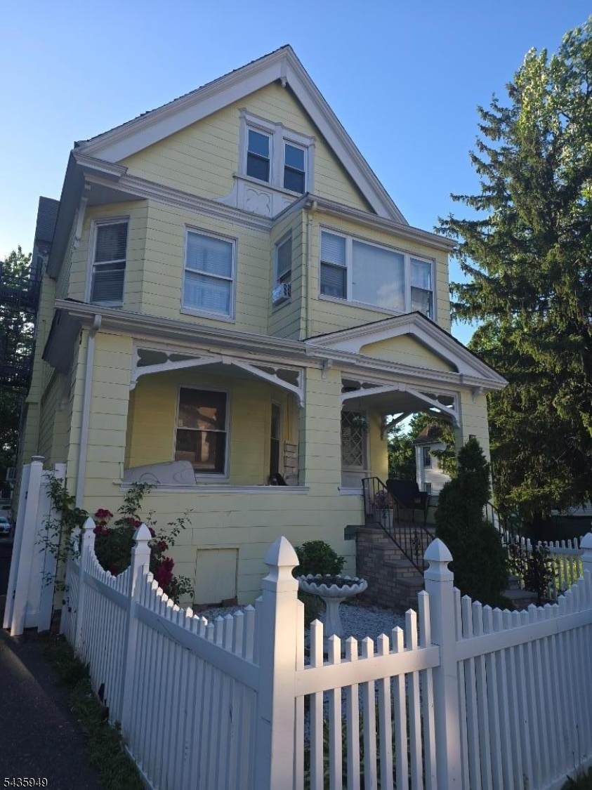 155 N Maple Ave - Photo 1