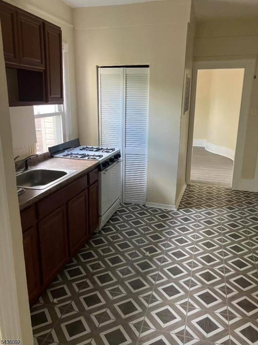 1023 Clinton Ave - Photo 1