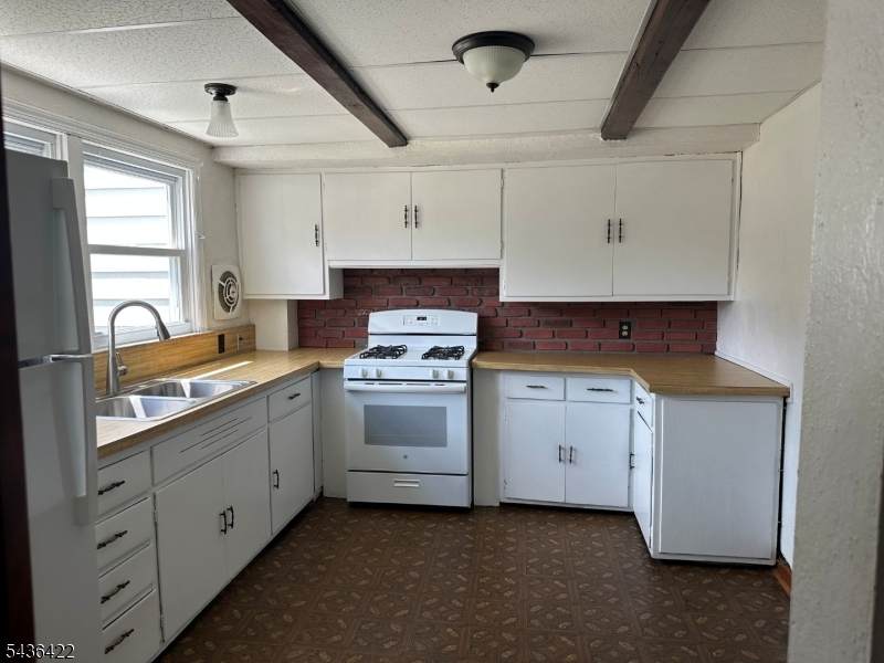 1 Emerson Ln West - Photo 1
