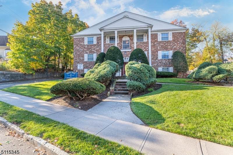 37 Hill St - Photo 1