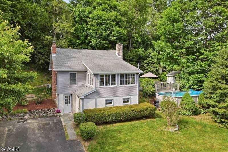8 Ivan Rd - Photo 1