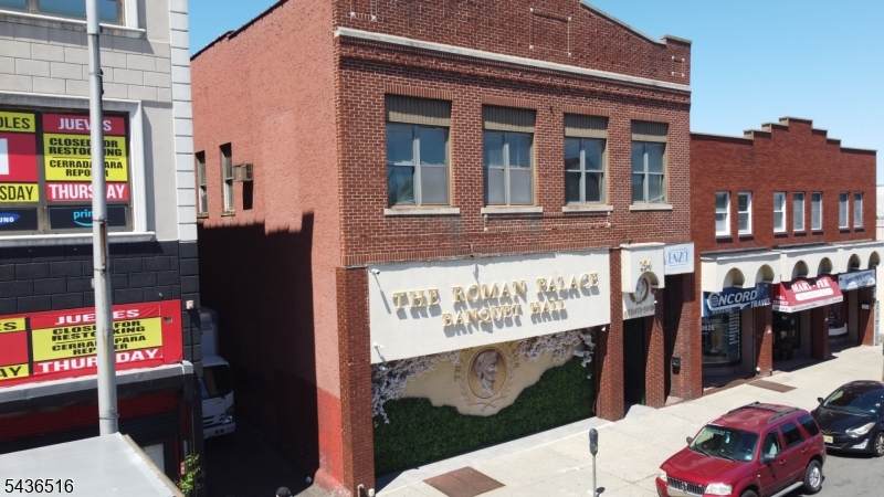 192 Jefferson St - Photo 1
