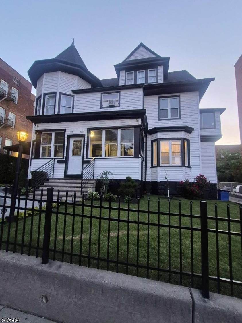 124 Park Pl - Photo 1