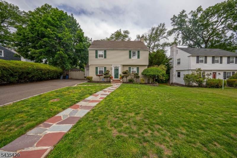 664 Duquesne Ter - Photo 1