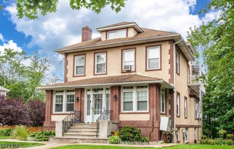 818 Summit Ave - Photo 1