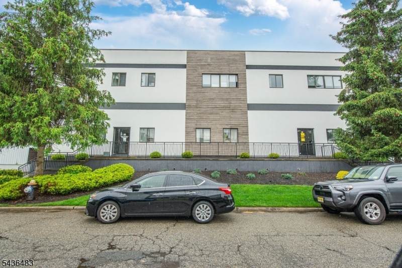 9 Fairfield Ave - Photo 1