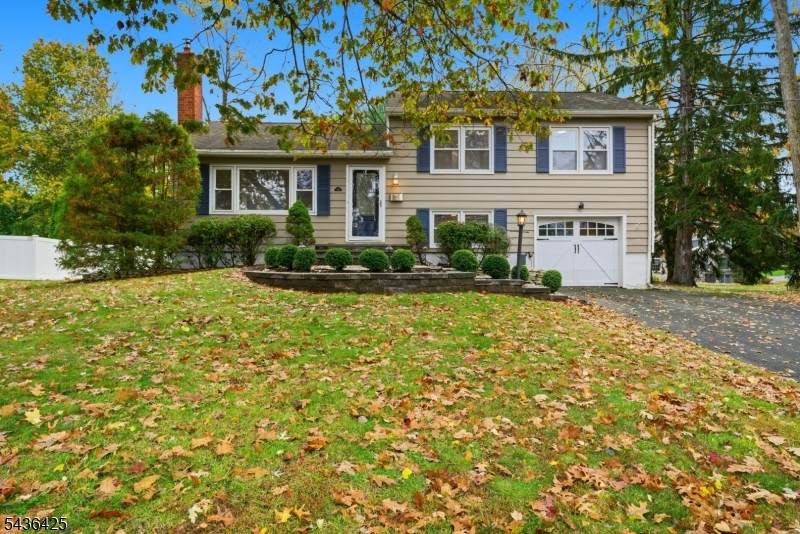 10 Lloyd Ave - Photo 1