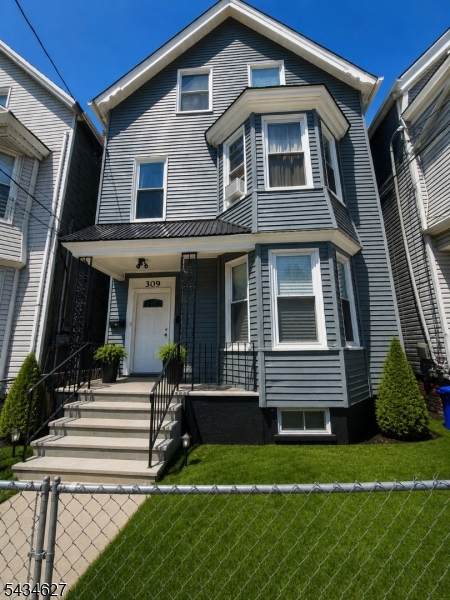 309 7Th Ave West - Photo 1