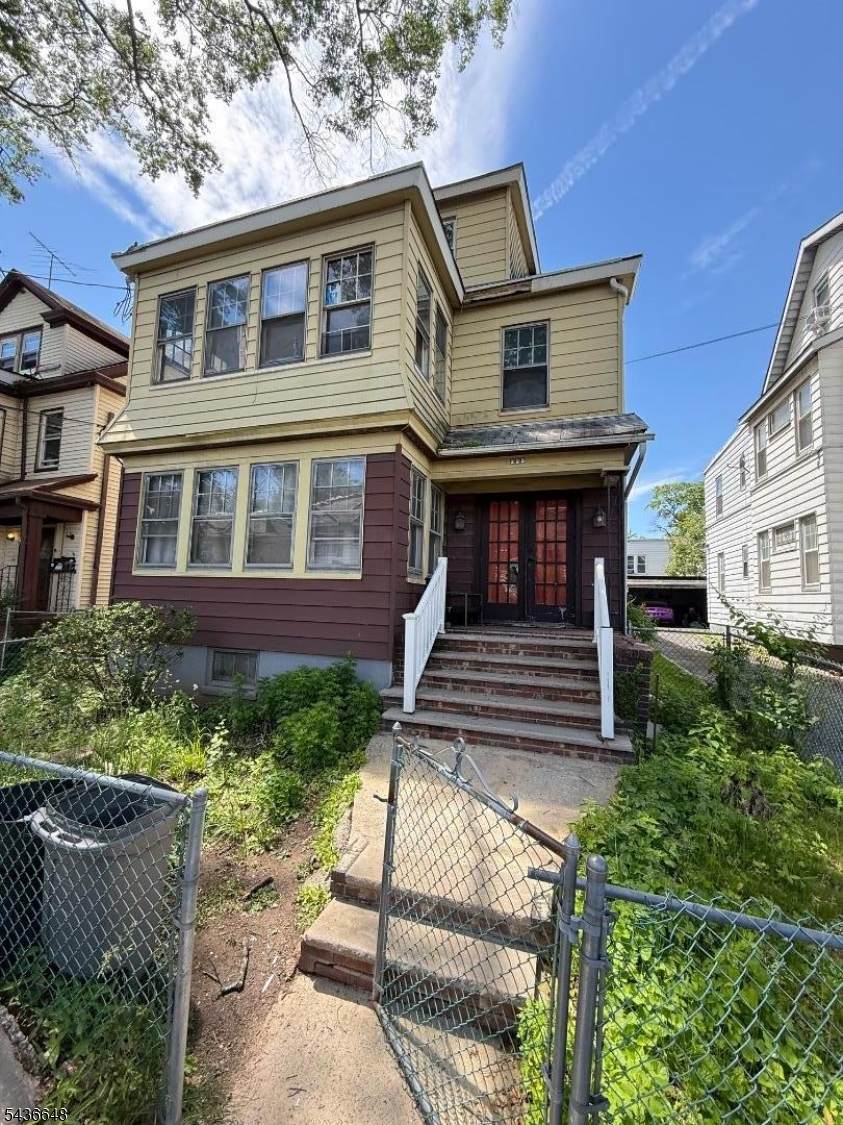 225 Alexander St - Photo 1