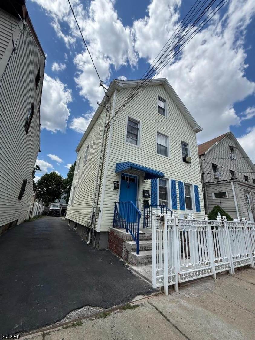 40 Smith St - Photo 1