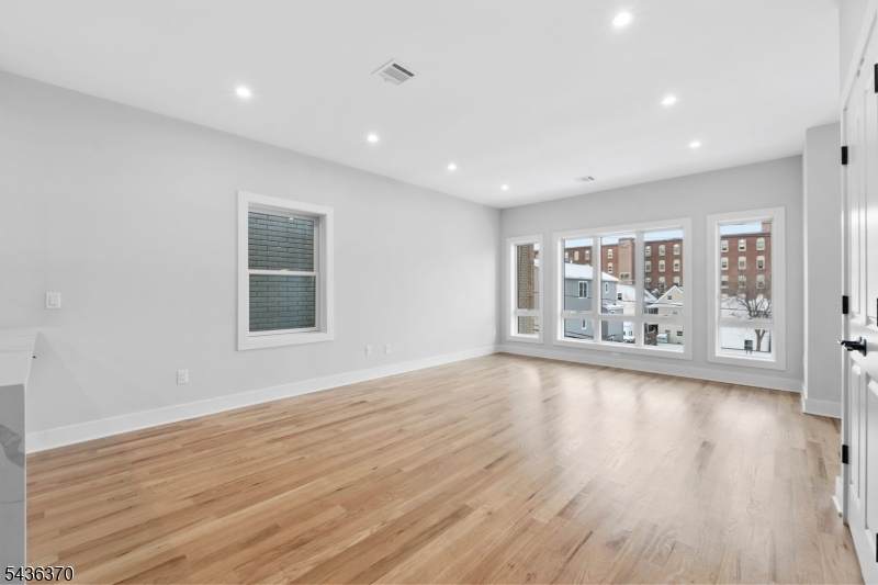 441 John St - Photo 1