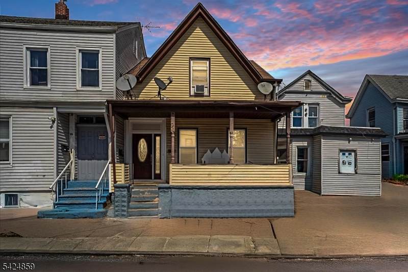 94 Manchester Ave - Photo 1