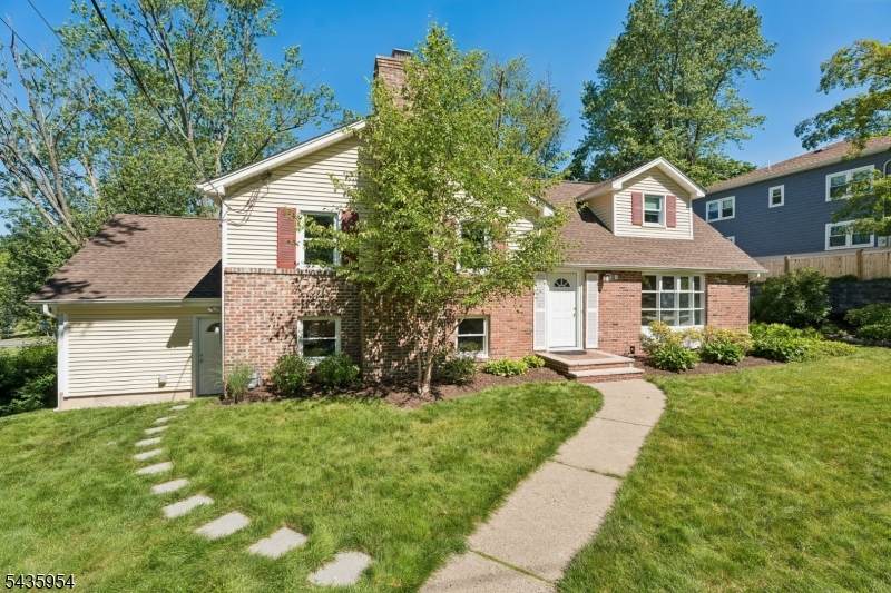 30 Crestwood Rd - Photo 1