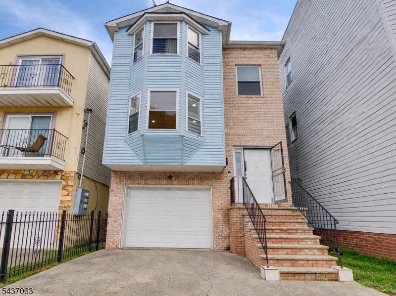 190 S 11Th St - Photo 1