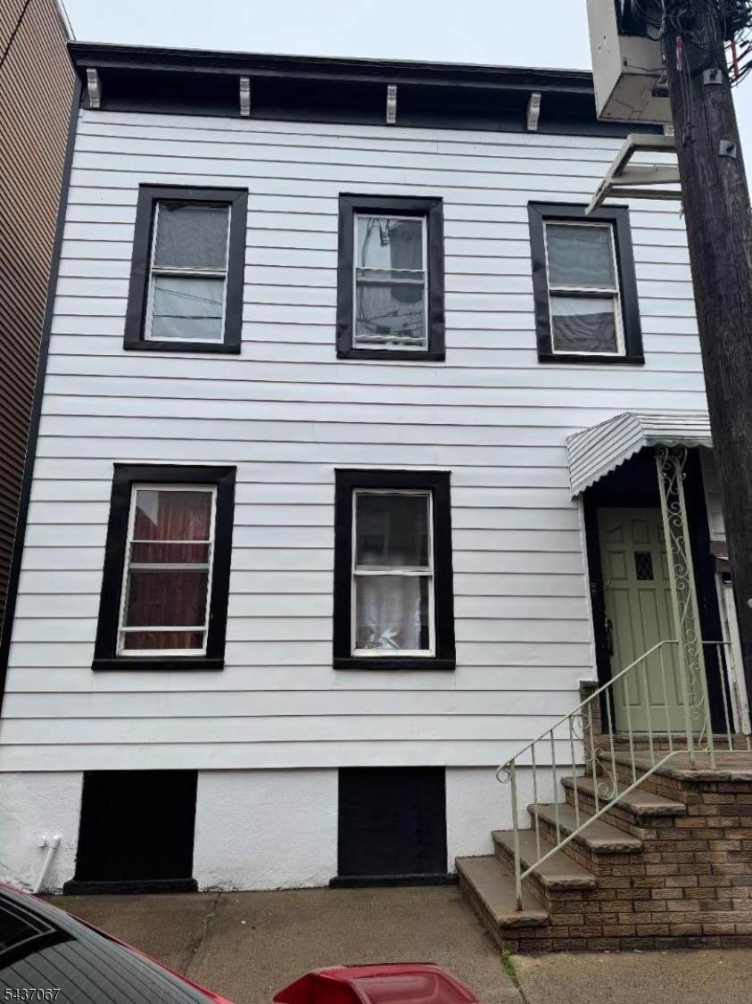 96 Nichols St - Photo 1