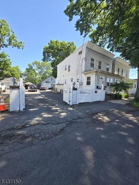 252 Pennsylvania Ave - Photo 1