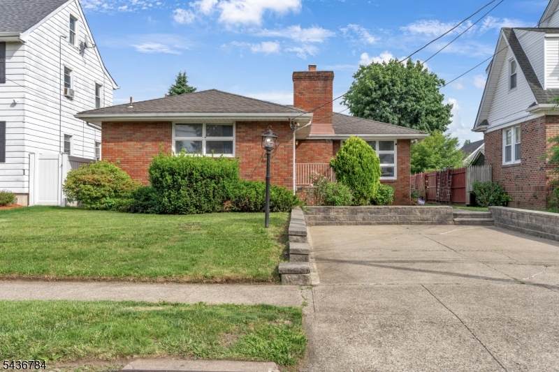 150 Crosby Ave - Photo 1