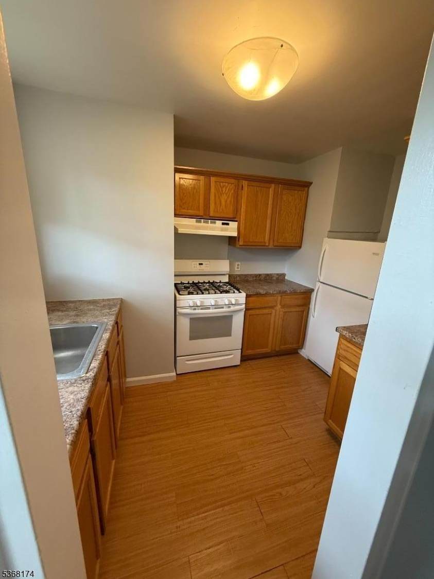 160 Gordonhurst Ave - Photo 1