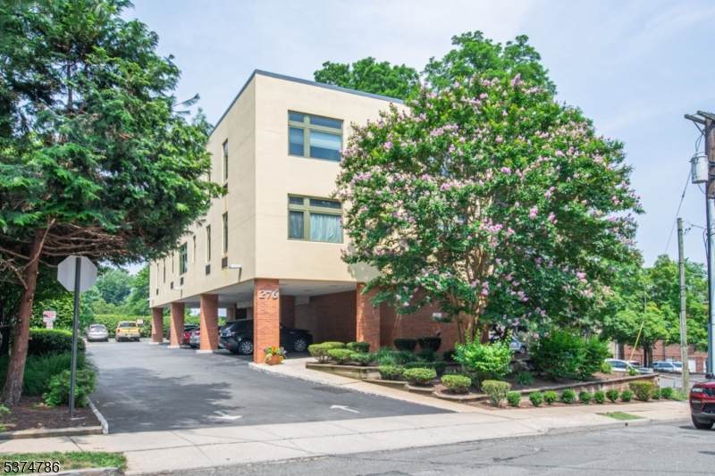 276 Chestnut St - Photo 1
