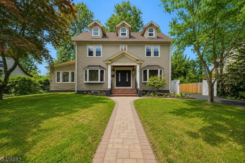 700 Sheridan Ave - Photo 1