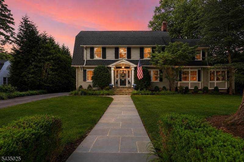 564 Highland Ave - Photo 1