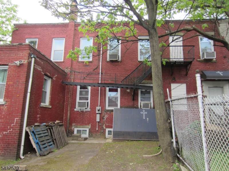 130 S 6Th St - Photo 1