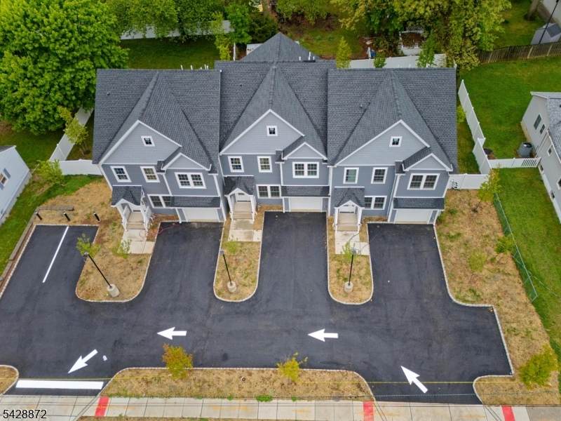 8 Travers Ave - Photo 1