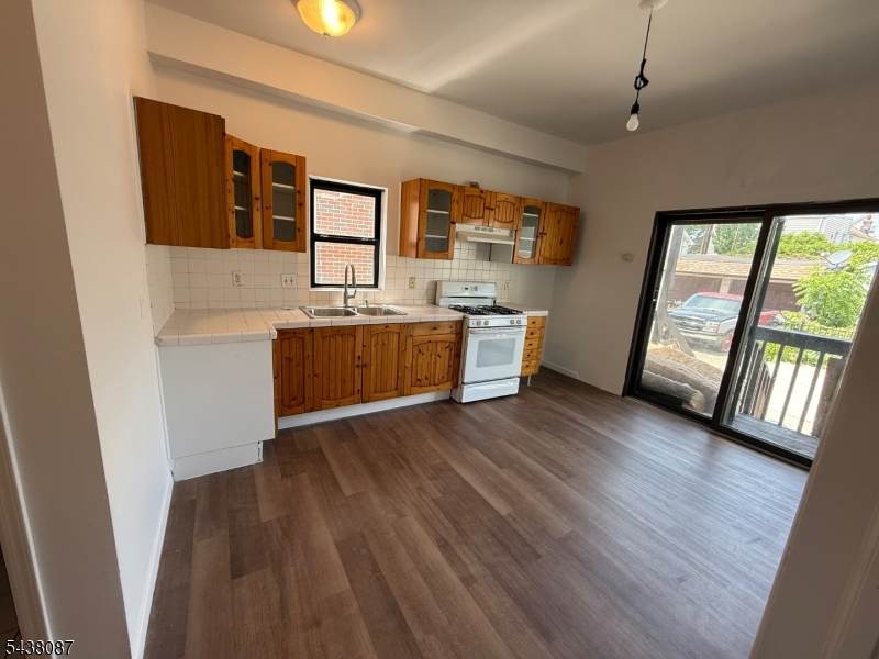 88 Garrison St - Photo 1
