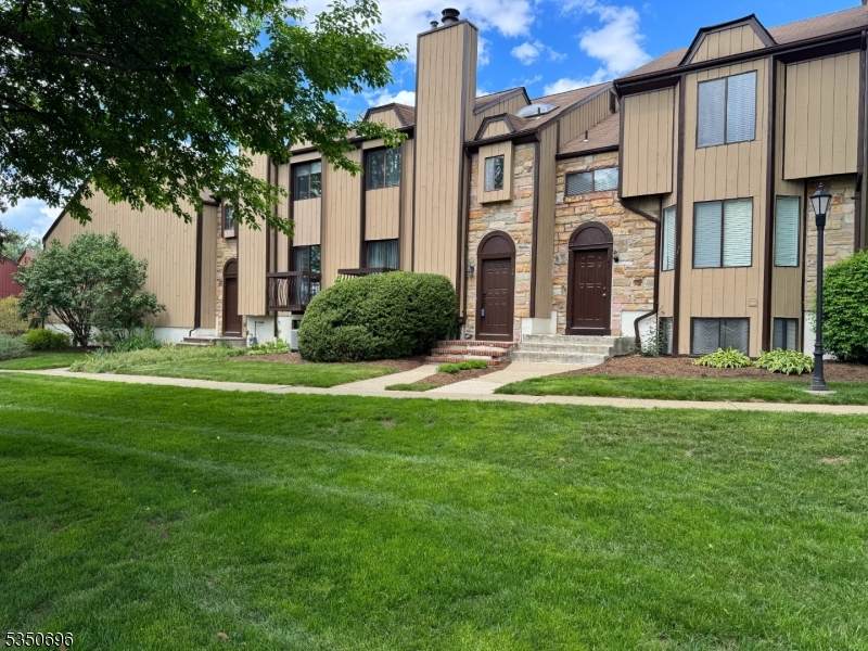 46 Bennington Sq - Photo 1