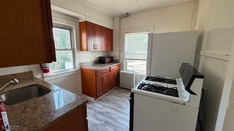 516 Morris Ave - Photo 1