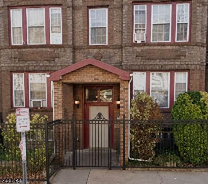 14 Rutgers Ave - Photo 1