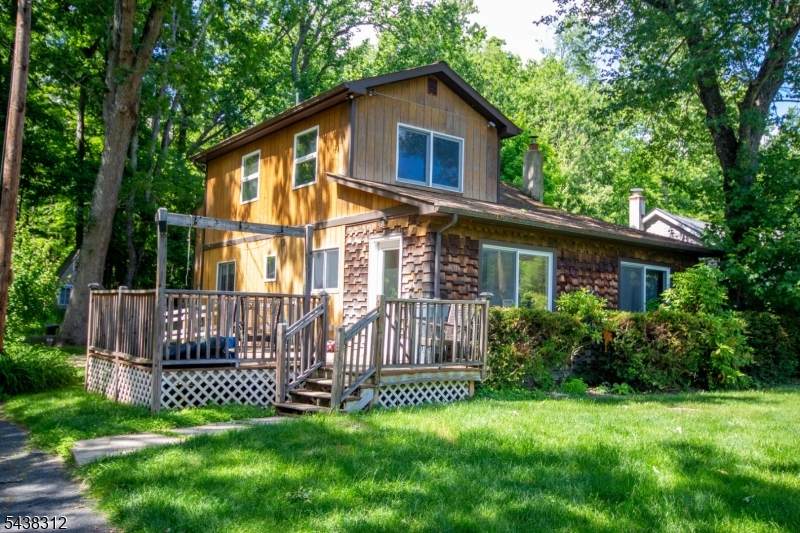 209 Fairview Ave - Photo 1