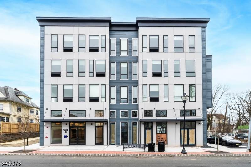 1014 South Ave - Photo 1