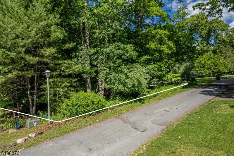 404 Hearthstone Ct - Photo 1