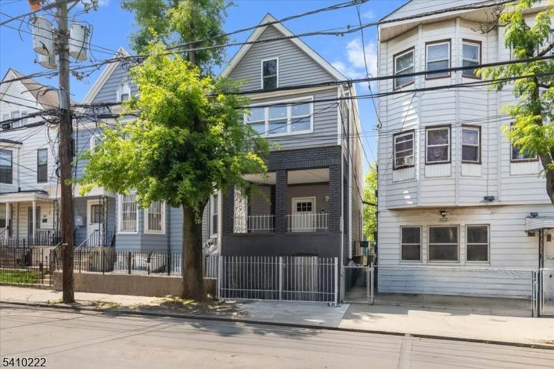 164 Parker St - Photo 1