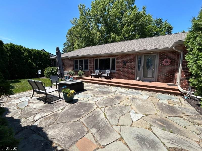 411 Sussex St - Photo 1
