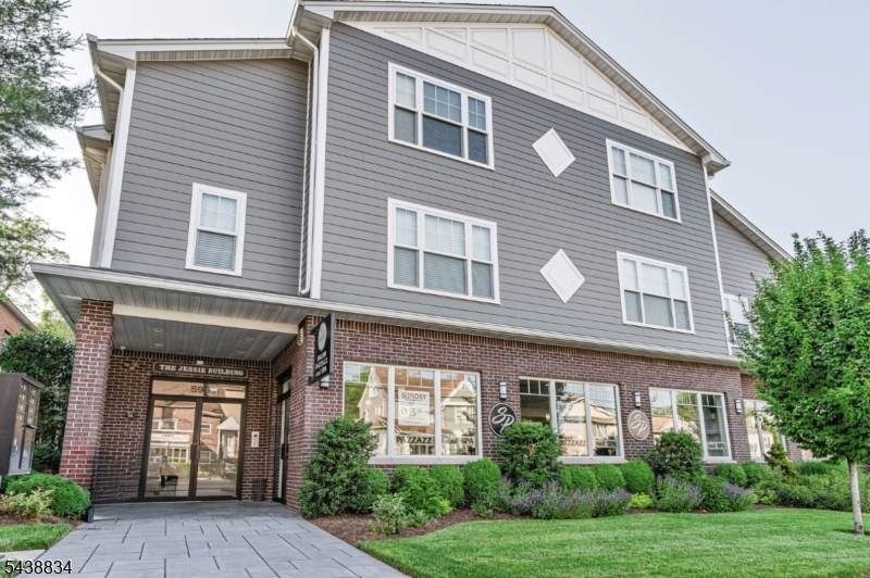 599 Franklin Ave - Photo 1