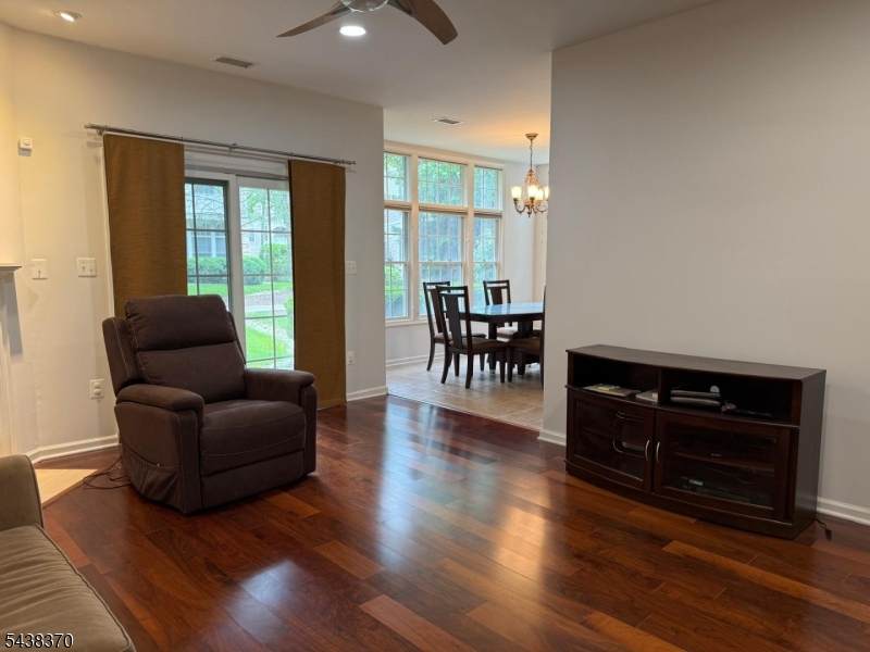 https://bt-photos.global.ssl.fastly.net/gsmls/orig_boomver_1_4033748-2.jpg