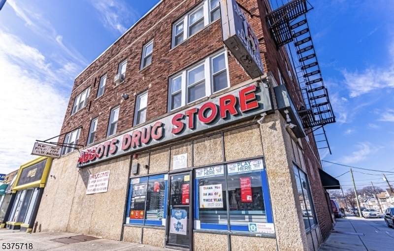 529 Washington Ave - Photo 1