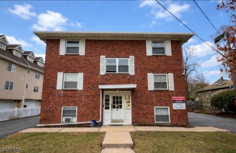 93 Centre St - Photo 1