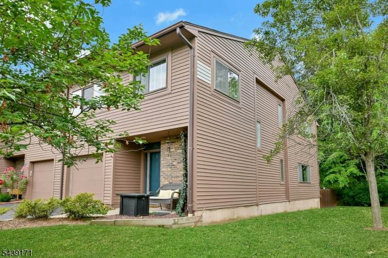 211 Yorktowne Ct - Photo 1