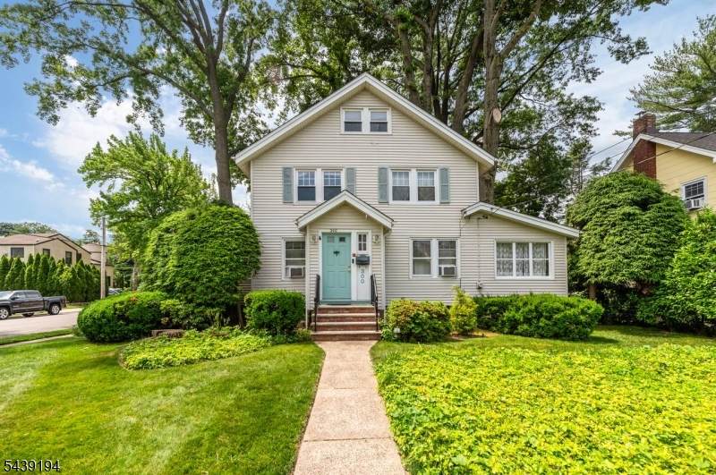 300 Van Buren Ave - Photo 1