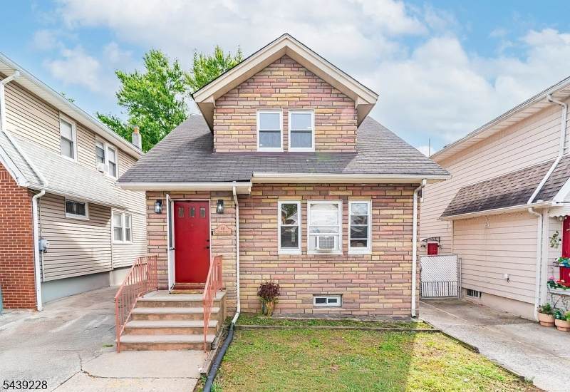 42 Grant Ave - Photo 1