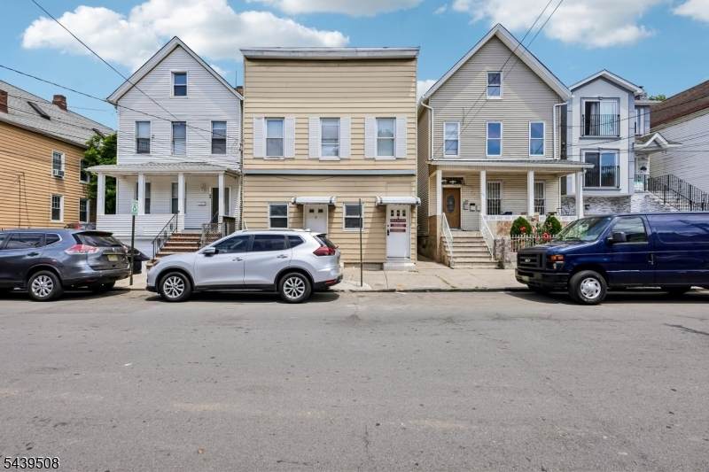 523 Franklin St - Photo 1