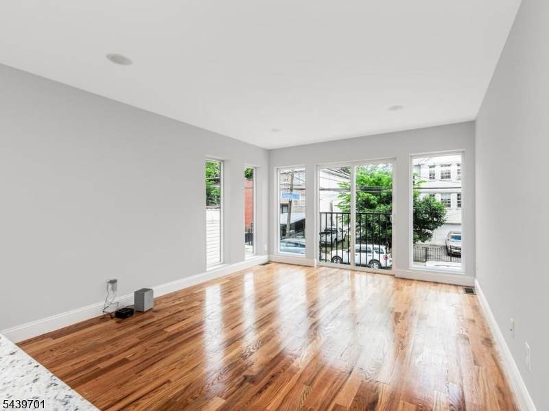 282 W Runyon Street - Photo 1