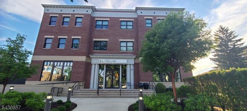 190 South St - Photo 1